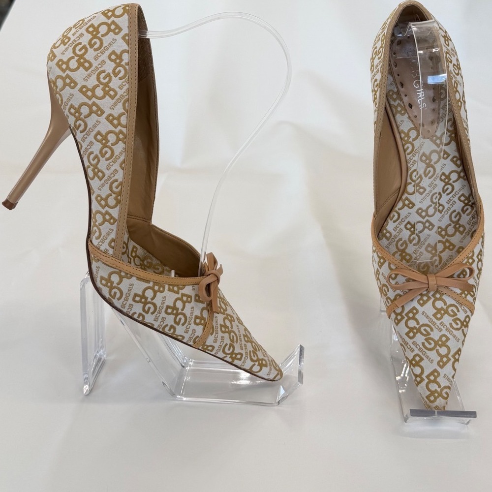 Vintage Y2K BCBG Stiletto Heels Pointed Toe Monogram Size 8 All Over Print
